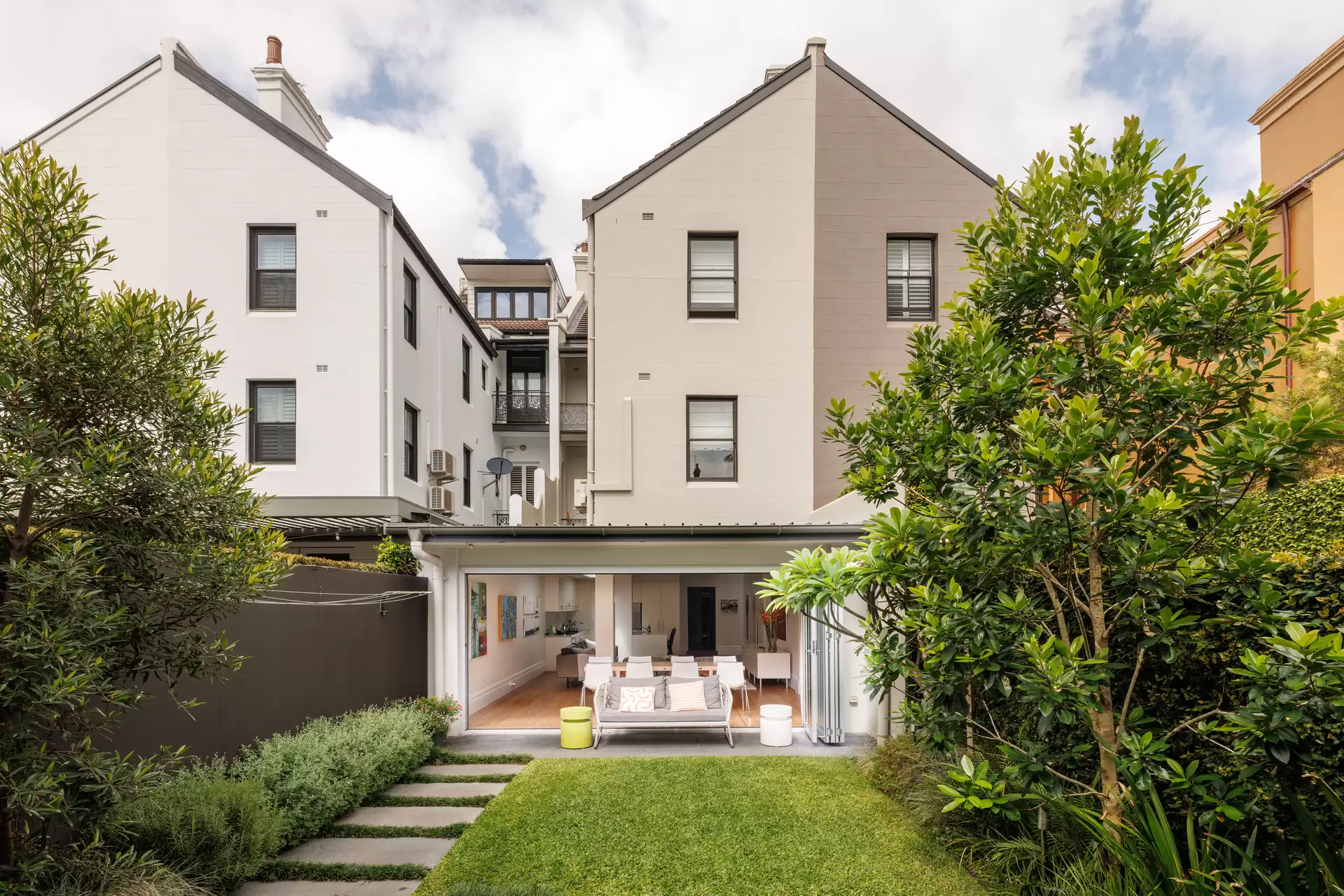 260 Moore Park Road, Paddington Sold by Sydney Sotheby's International Realty - image 1