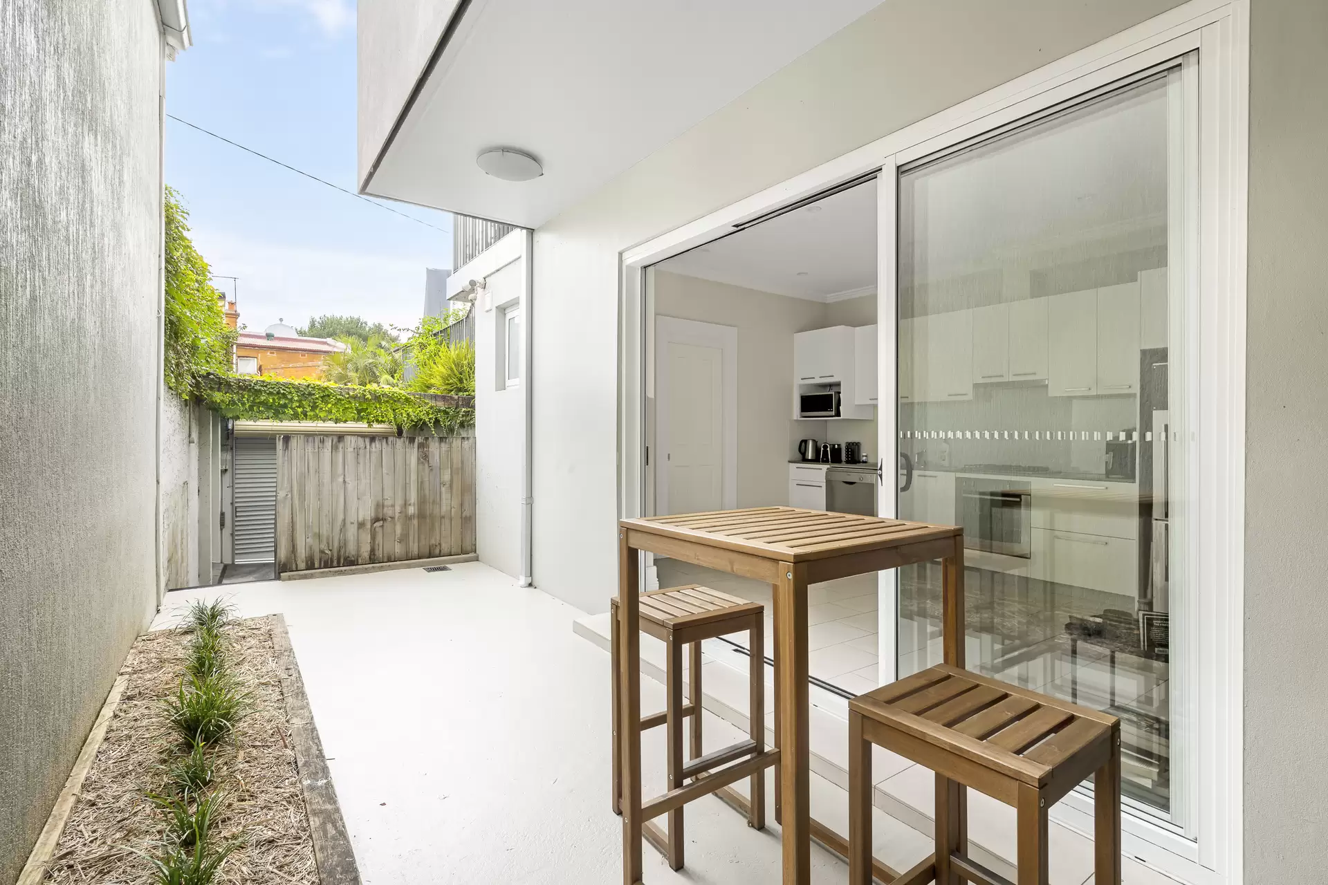 86 Denison Street, Bondi Junction Sold by Sydney Sotheby's International Realty - image 3