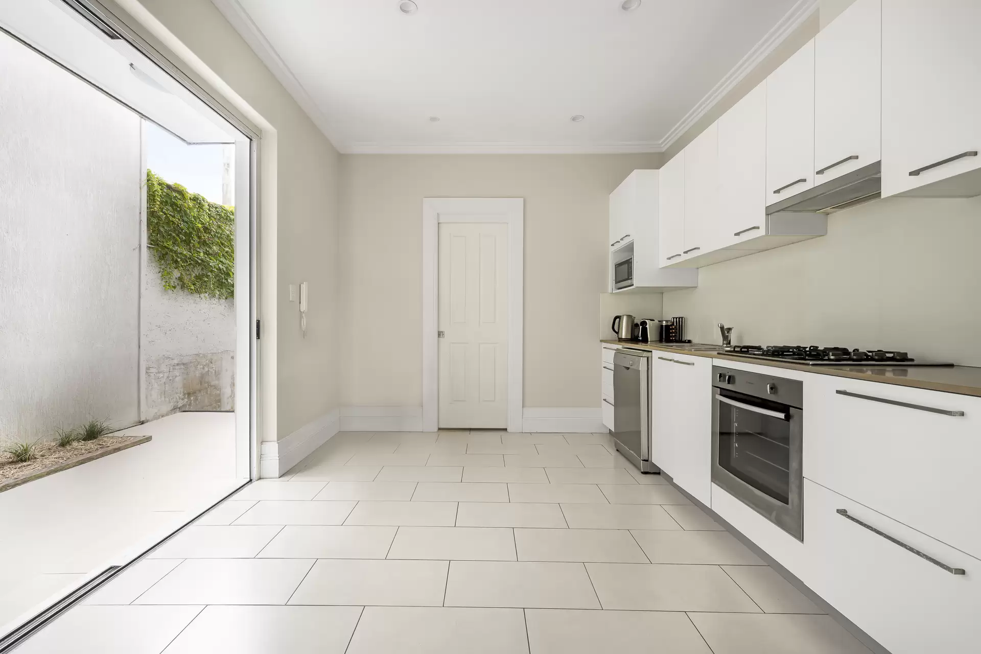 86 Denison Street, Bondi Junction Sold by Sydney Sotheby's International Realty - image 4