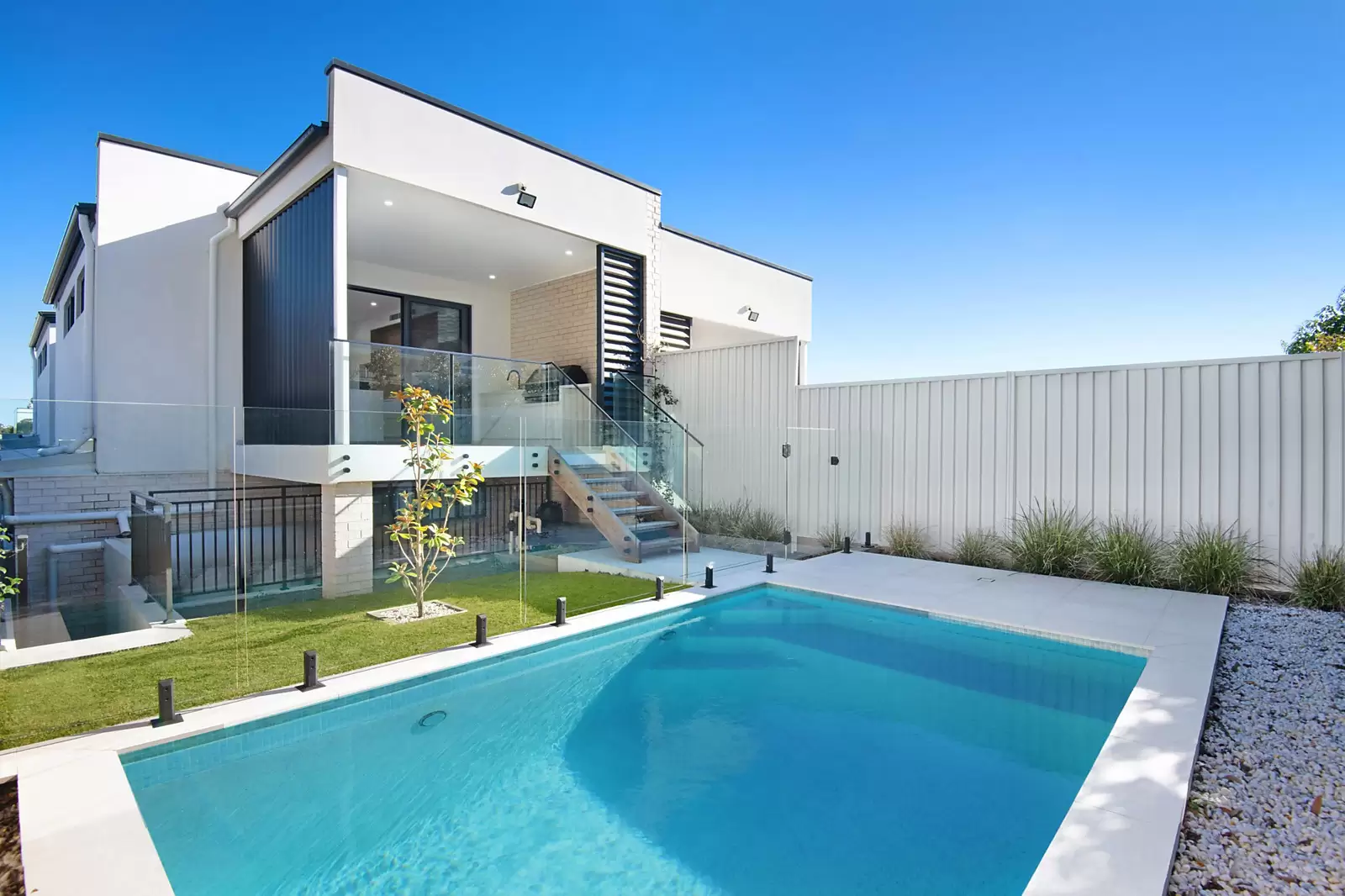 8B Yowie Avenue, Caringbah South Sold by Sydney Sotheby's International Realty - image 2