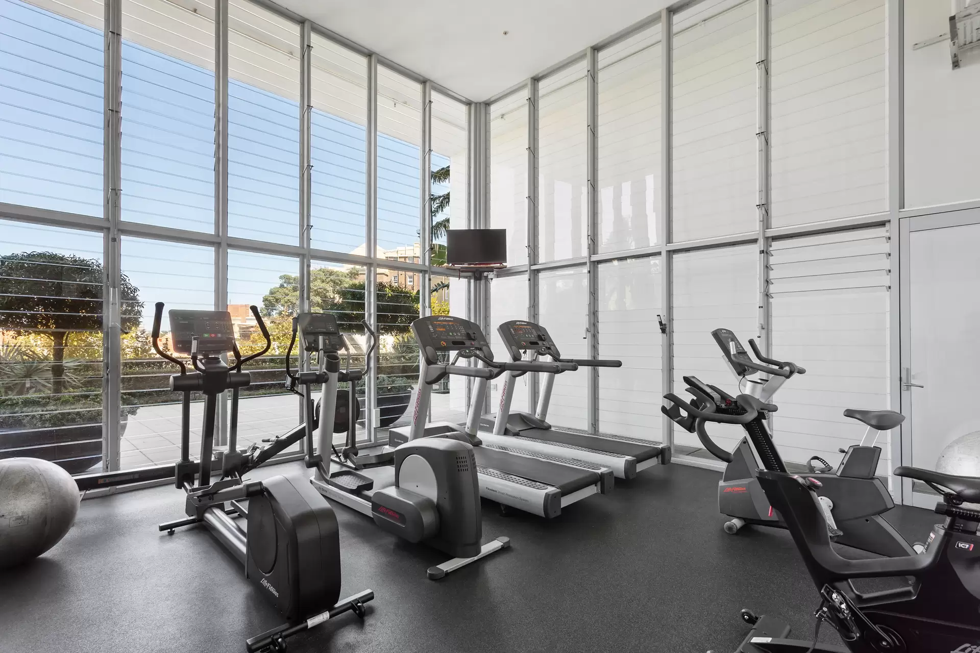 1209/3 Kings Cross Road, Darlinghurst Sold by Sydney Sotheby's International Realty - image 1
