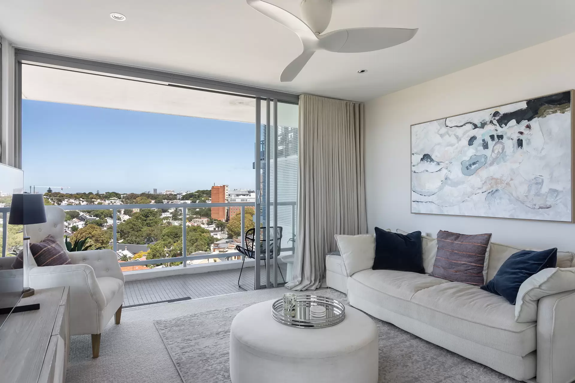 1209/3 Kings Cross Road, Darlinghurst Sold by Sydney Sotheby's International Realty - image 1