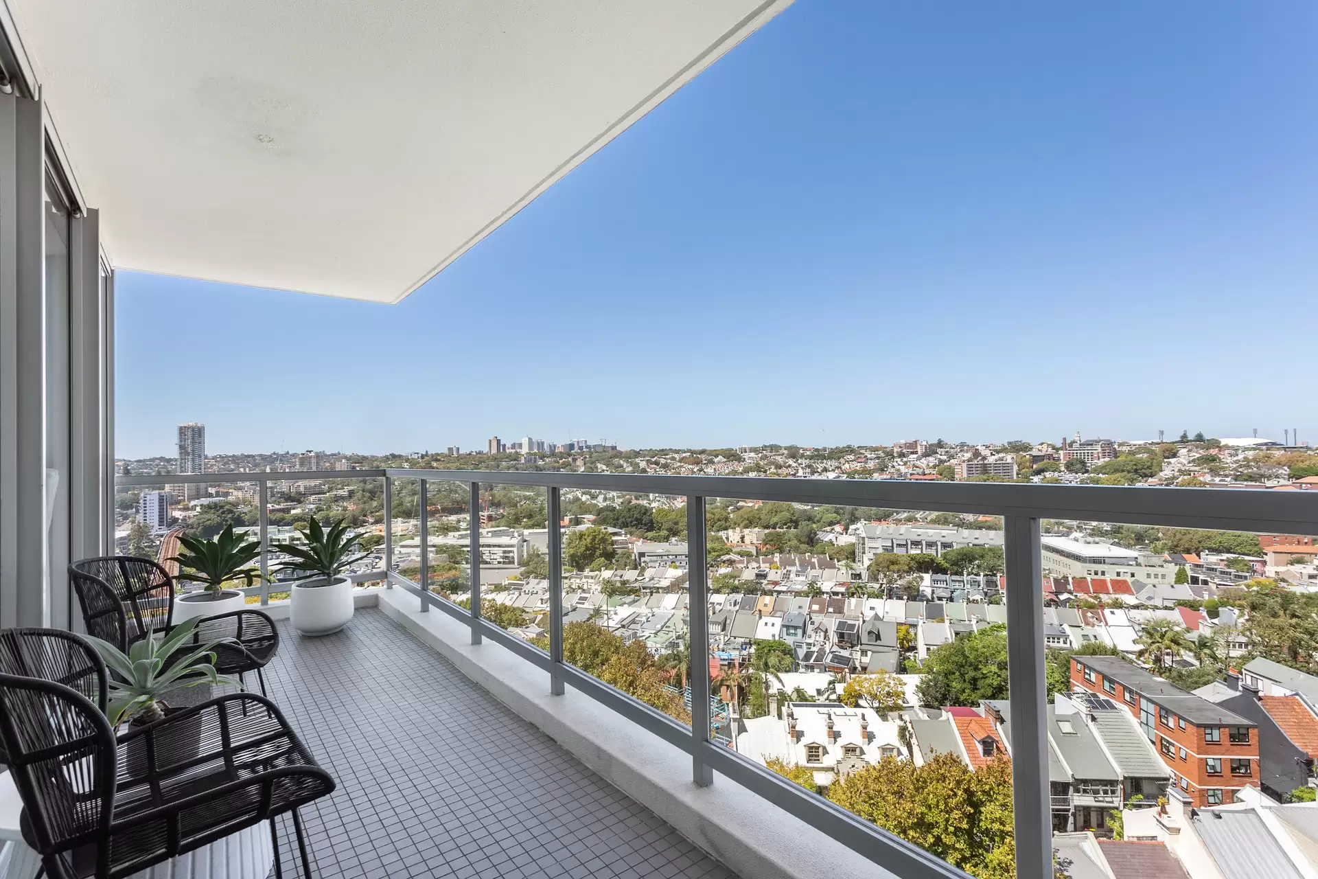 1209/3 Kings Cross Road, Darlinghurst Sold by Sydney Sotheby's International Realty - image 1