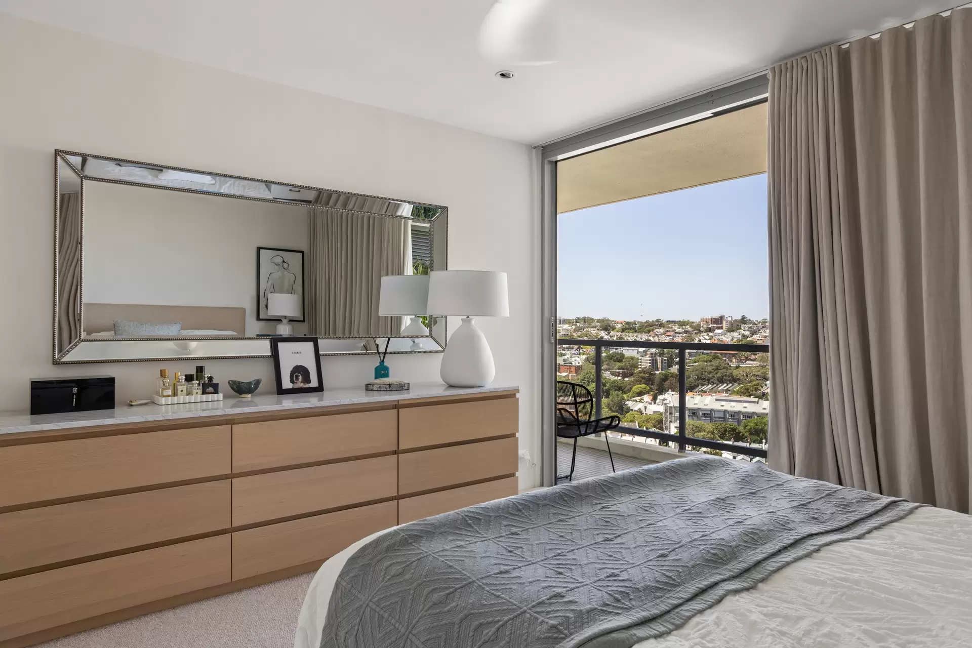 1209/3 Kings Cross Road, Darlinghurst Sold by Sydney Sotheby's International Realty - image 1