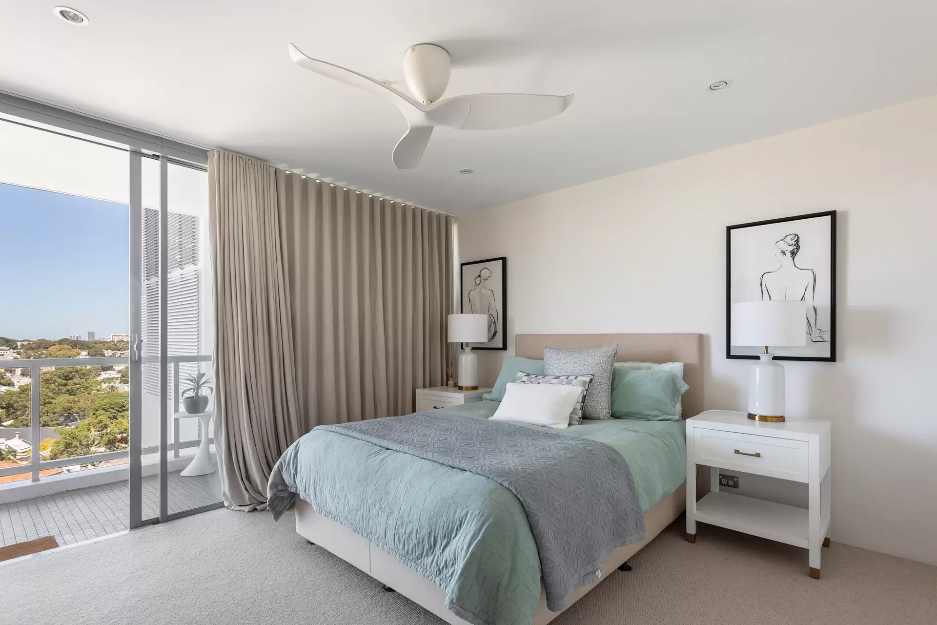 1209/3 Kings Cross Road, Darlinghurst Sold by Sydney Sotheby's International Realty - image 1