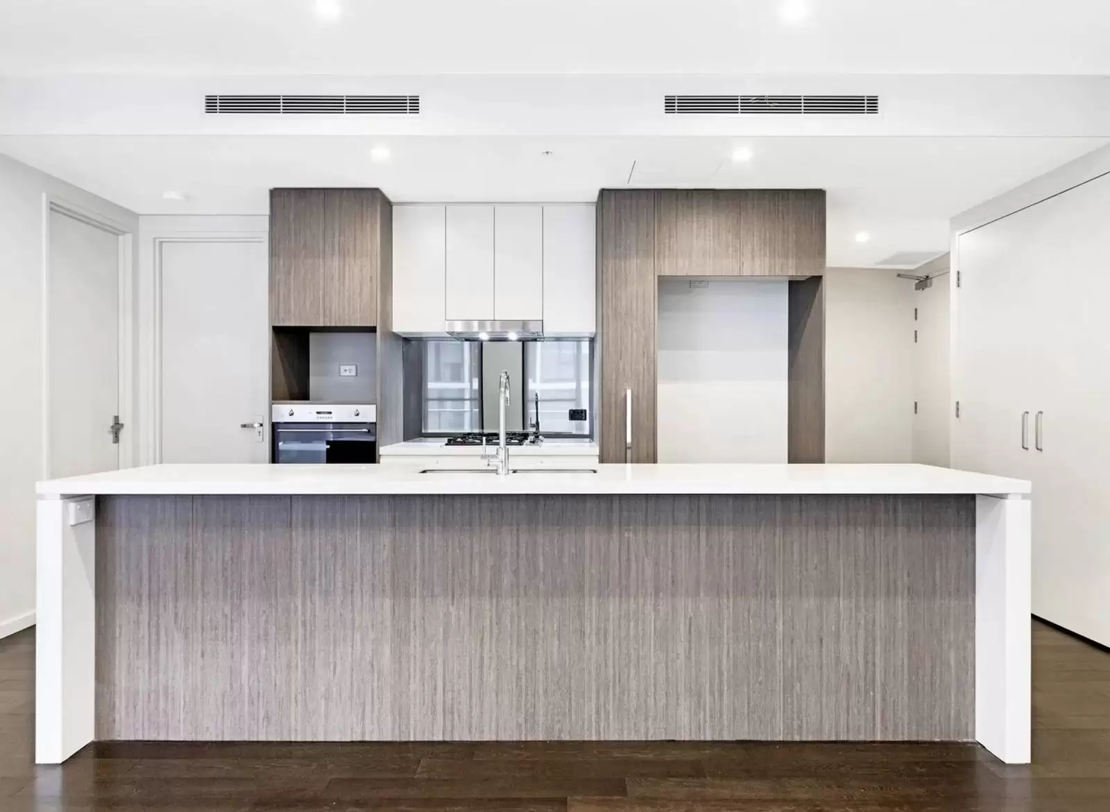 404A/9 Kent Road, Mascot Leased by Sydney Sotheby's International Realty - image 1