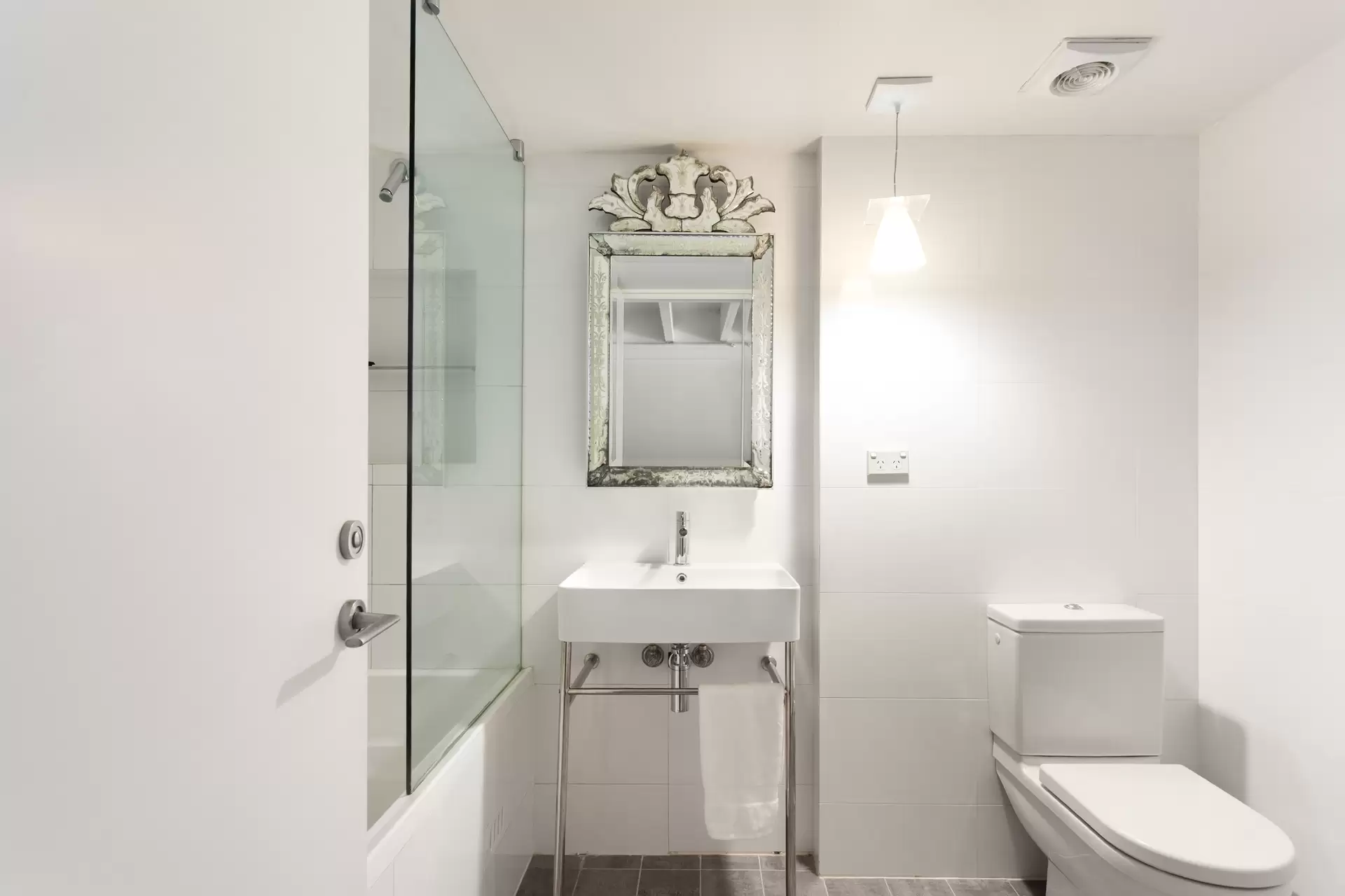 113/148 Goulburn Street, Surry Hills Sold by Sydney Sotheby's International Realty - image 1