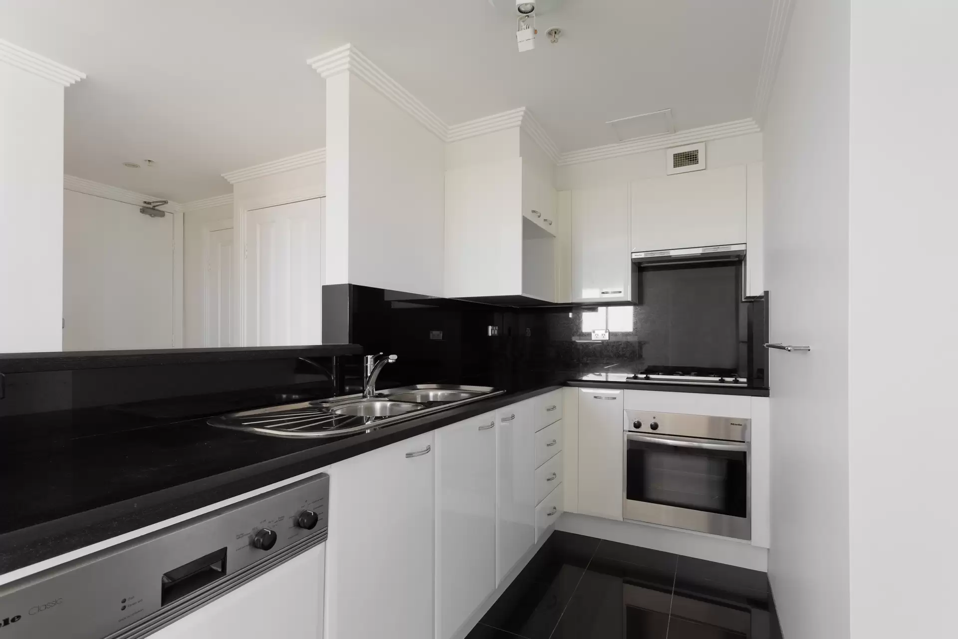 43/17 Newland Street, Bondi Junction Sold by Sydney Sotheby's International Realty - image 1