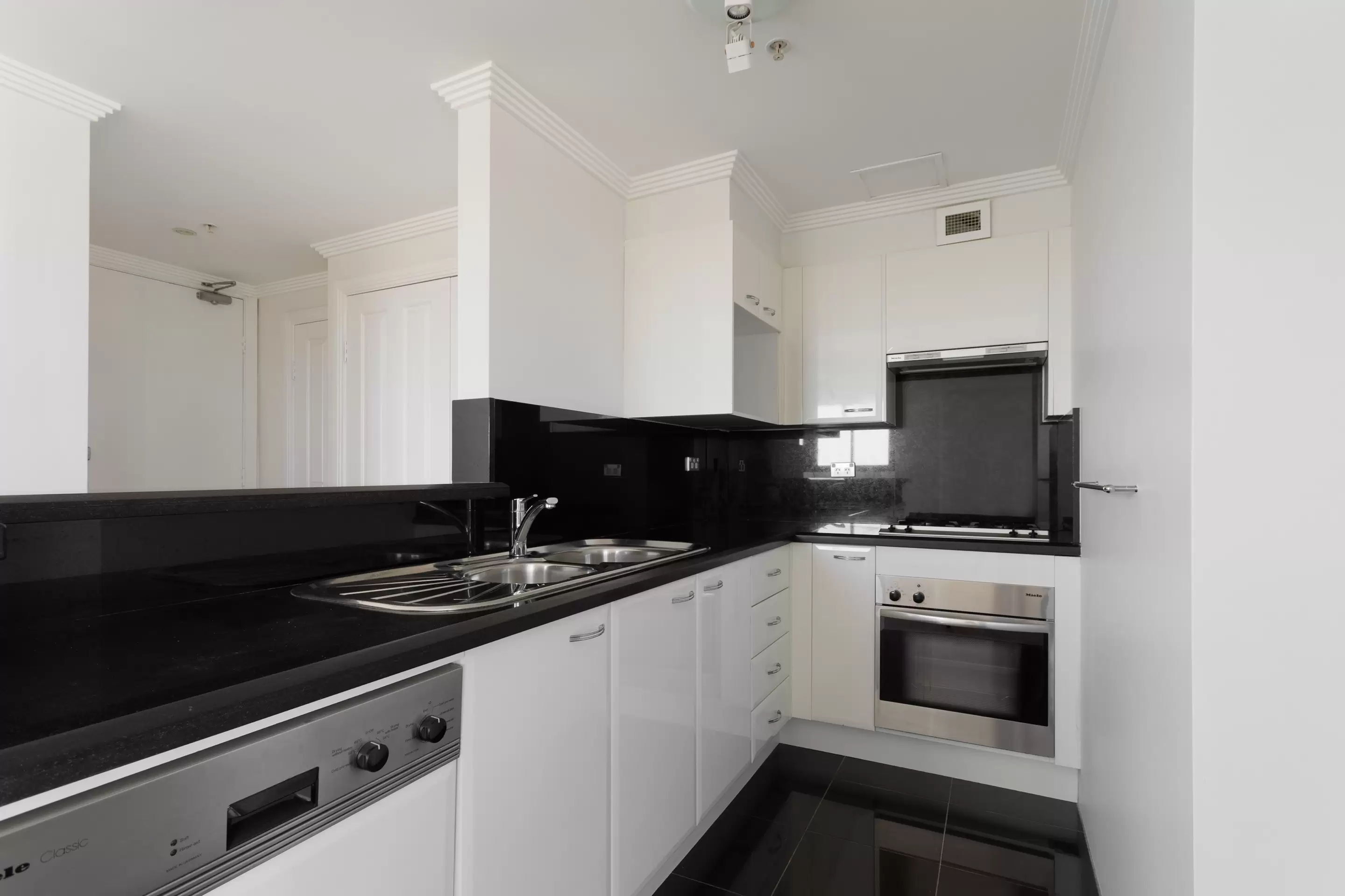 43/17 Newland Street, Bondi Junction Sold by Sydney Sotheby's International Realty - image 5