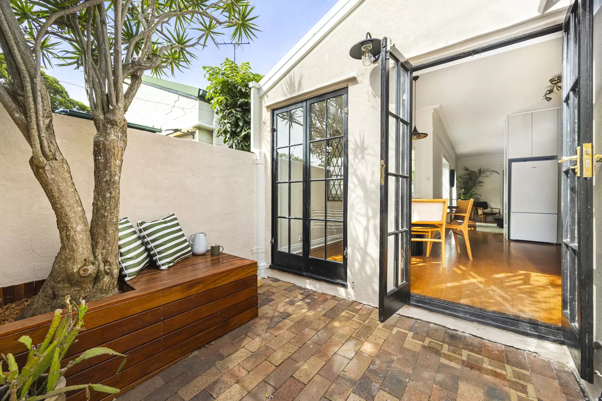 33 Ruthven Street, Bondi Junction Sold by Sydney Sotheby's International Realty - image 1