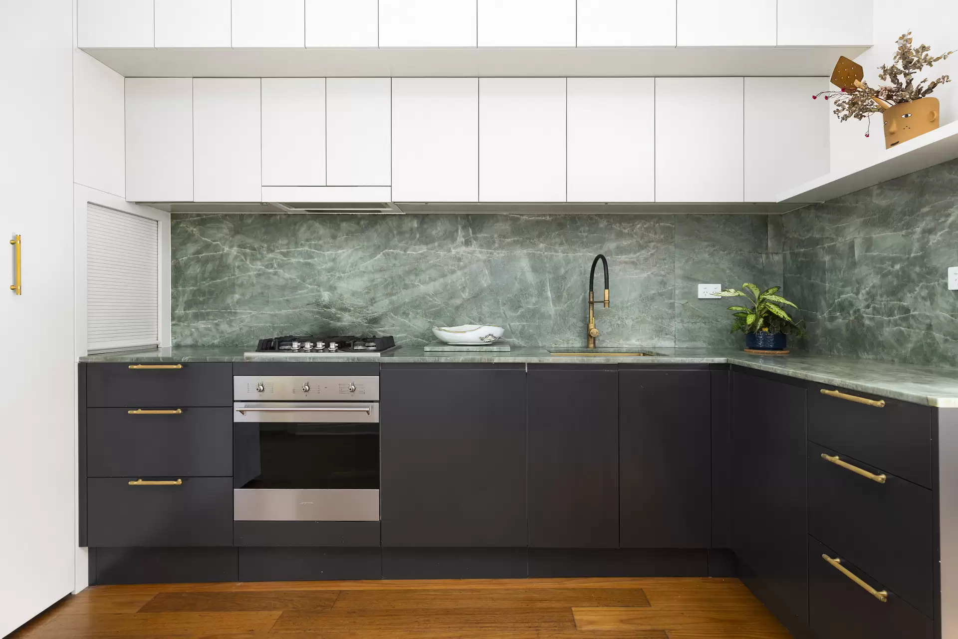 33 Ruthven Street, Bondi Junction Sold by Sydney Sotheby's International Realty - image 1
