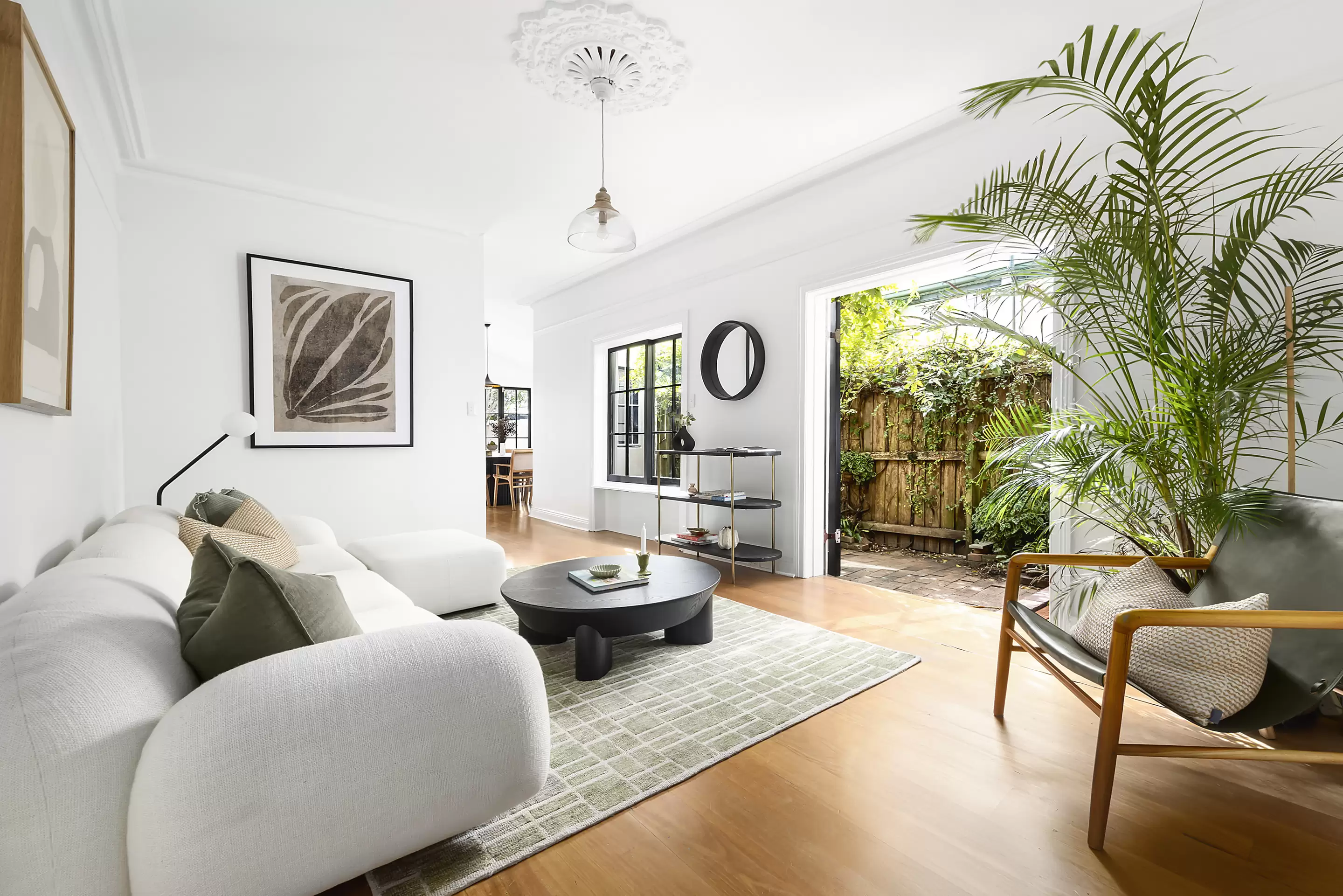 33 Ruthven Street, Bondi Junction Sold by Sydney Sotheby's International Realty - image 2