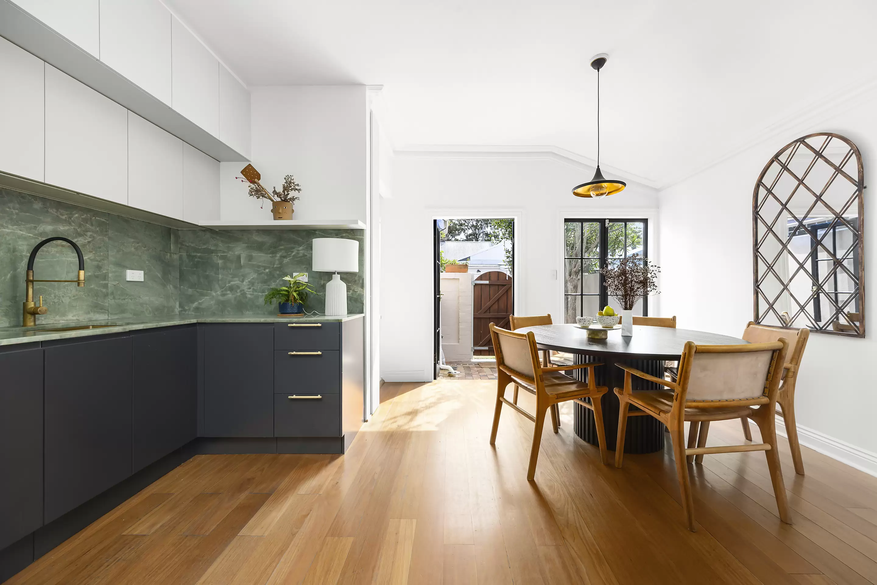 33 Ruthven Street, Bondi Junction Sold by Sydney Sotheby's International Realty - image 3