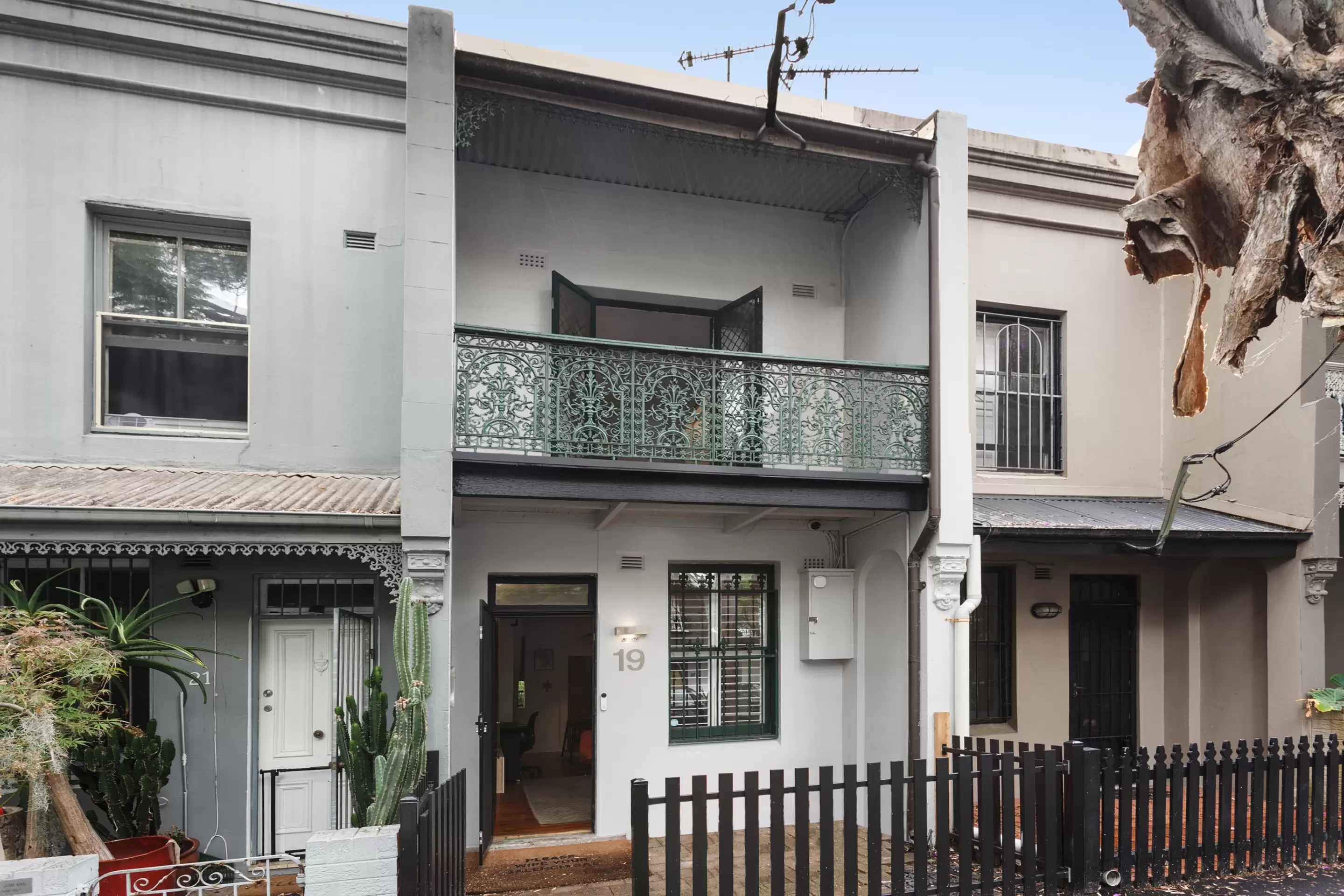 19 Chapman Street, Surry Hills Sold by Sydney Sotheby's International Realty - image 2
