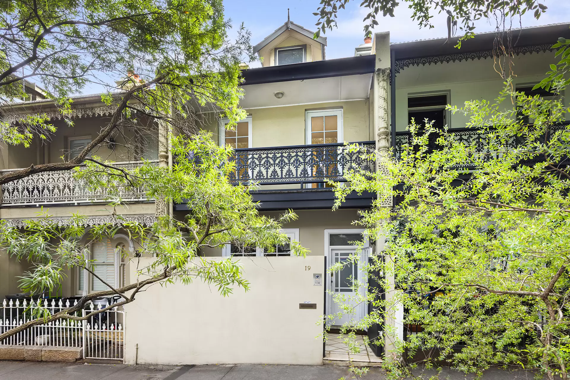 19 Brisbane Street, Bondi Junction Sold by Sydney Sotheby's International Realty - image 1