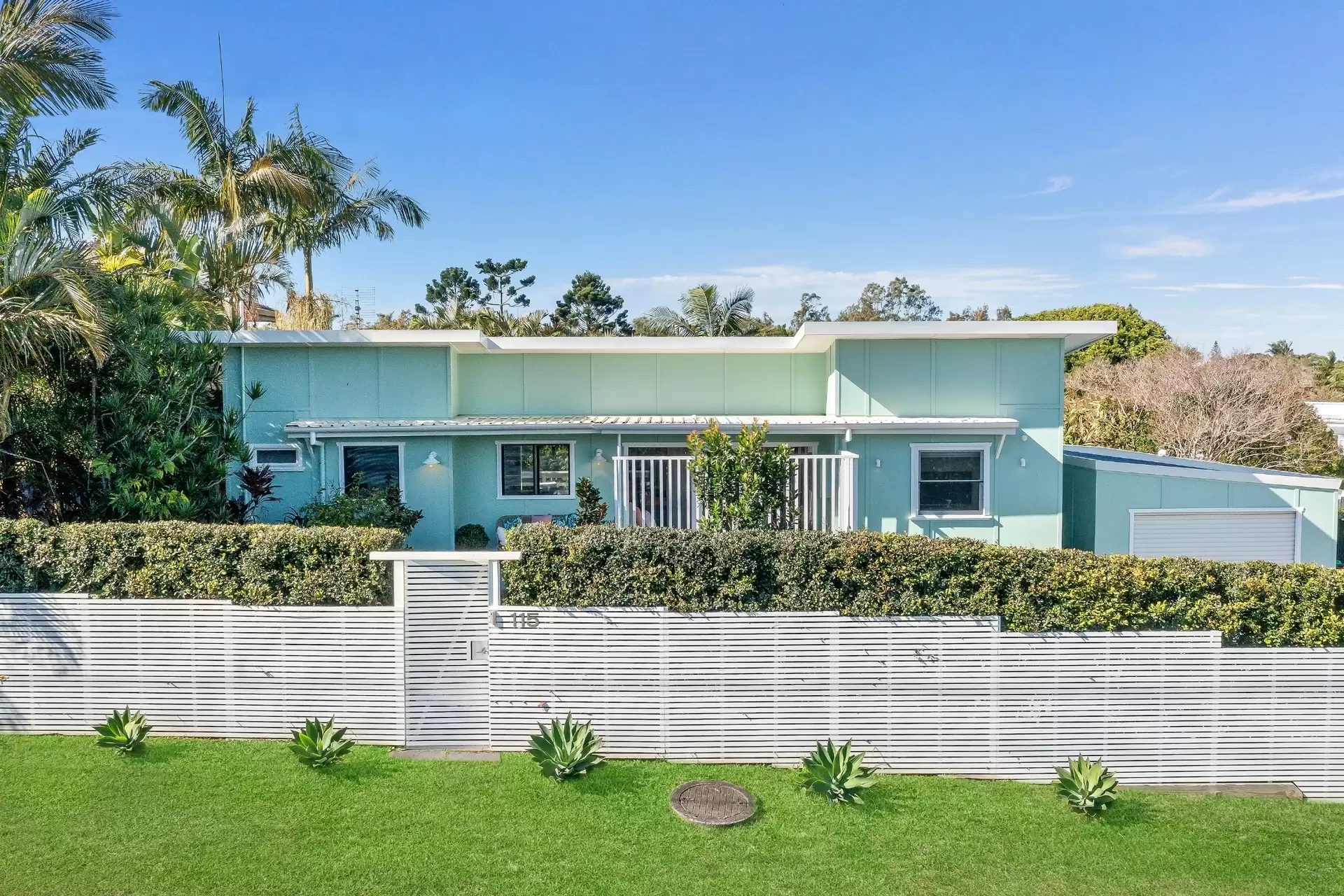 115 Paterson Street, Byron Bay For Sale by Sydney Sotheby's International Realty - image 2