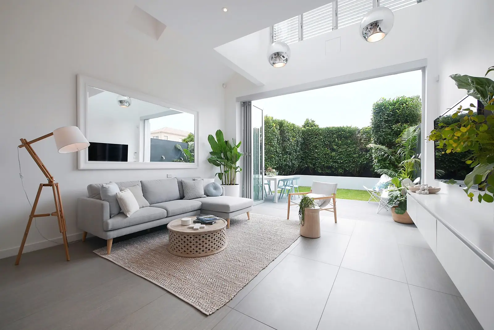 43 Frederick Street, North Bondi Sold by Sydney Sotheby's International Realty - image 1