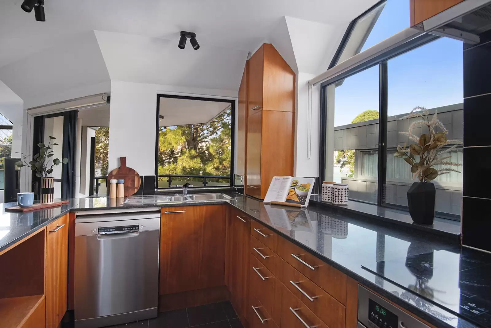 22/29-31 Cook Street, Glebe Sold by Sydney Sotheby's International Realty - image 7