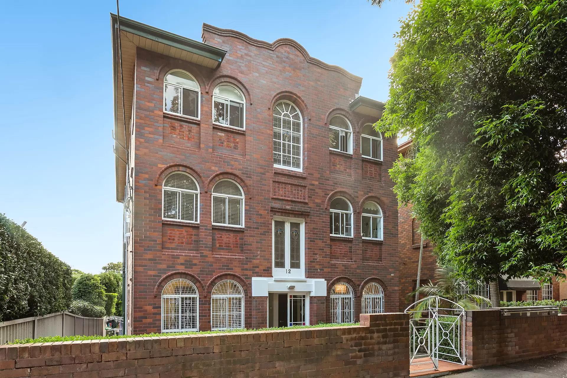 2/12 Figtree Avenue, Randwick Sold by Sydney Sotheby's International Realty - image 2