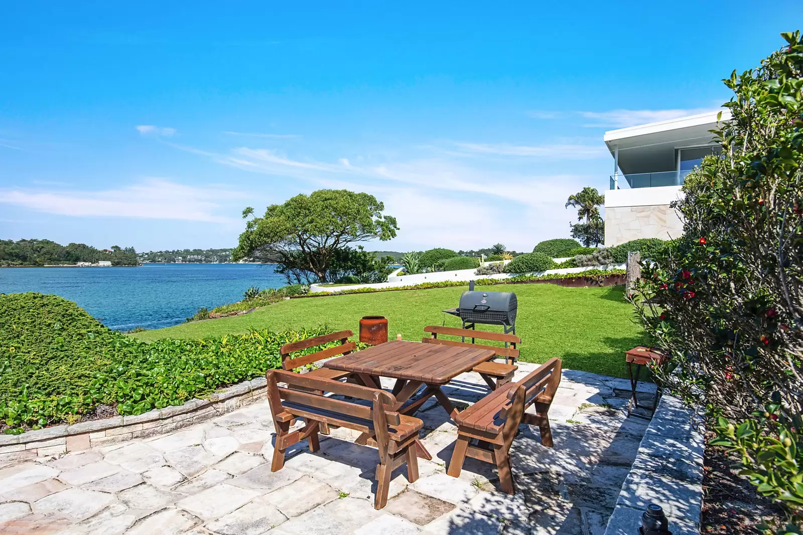 2 Binaville Avenue, Burraneer Sold by Sydney Sotheby's International Realty - image 12
