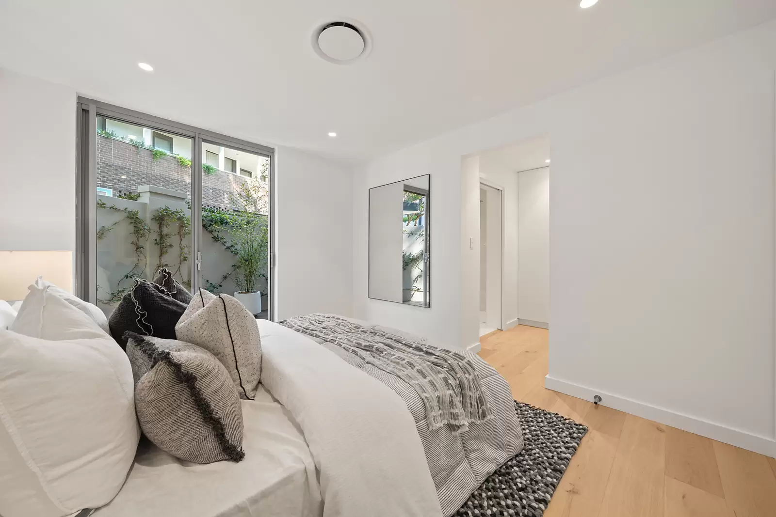 1/79-81 Dover Road, Rose Bay Sold by Sydney Sotheby's International Realty - image 9
