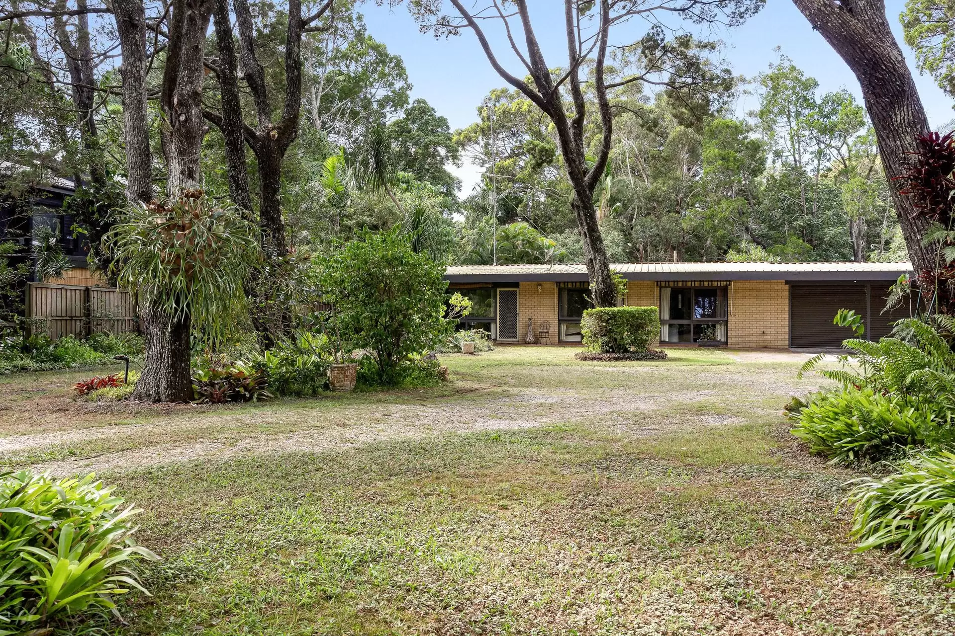 147-149 Broken Head Road, Suffolk Park Sold by Sydney Sotheby's International Realty - image 3