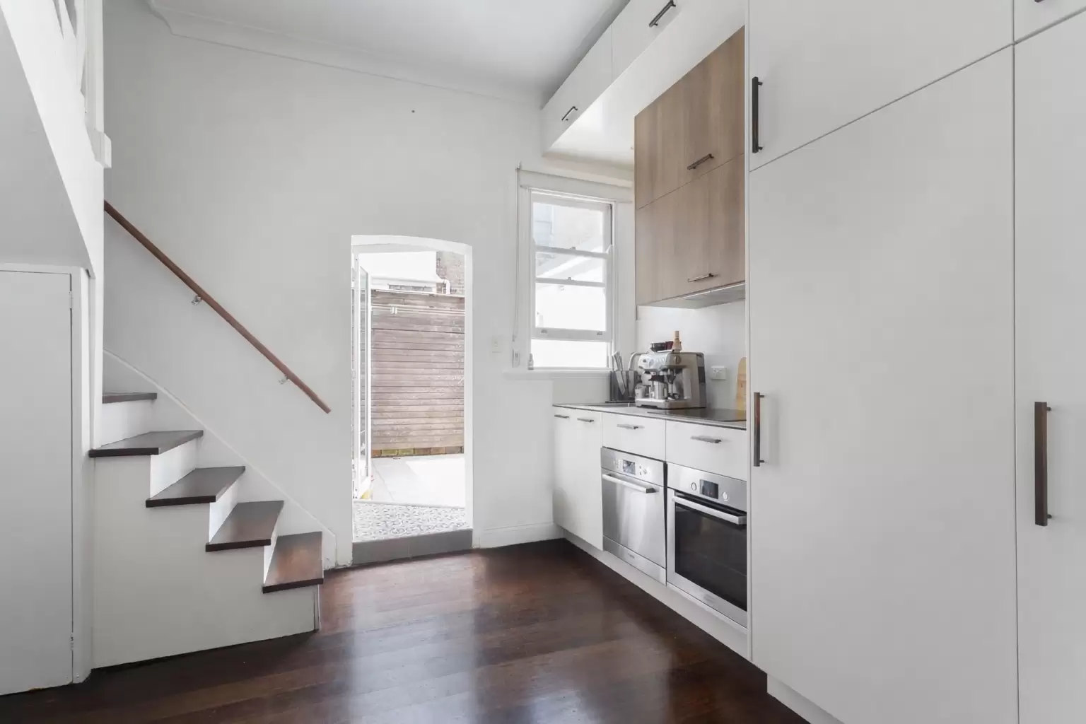 82 Nicholson Street, Woolloomooloo Leased by Sydney Sotheby's International Realty - image 2