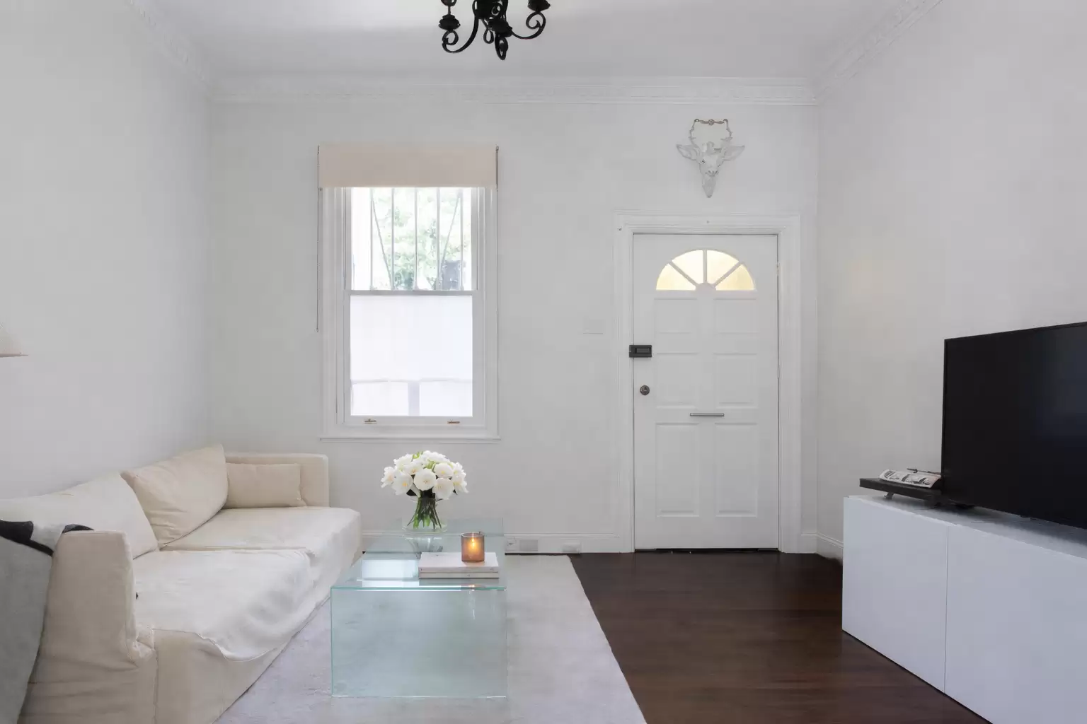 82 Nicholson Street, Woolloomooloo Leased by Sydney Sotheby's International Realty - image 1