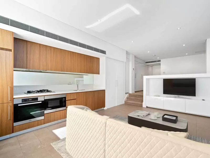 2/230 New South Head Road, Edgecliff Leased by Sydney Sotheby's International Realty - image 1