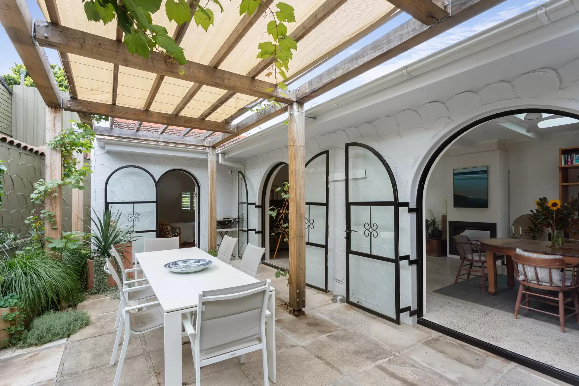 18-20 Artlett Street, Edgecliff Sold by Sydney Sotheby's International Realty - image 1