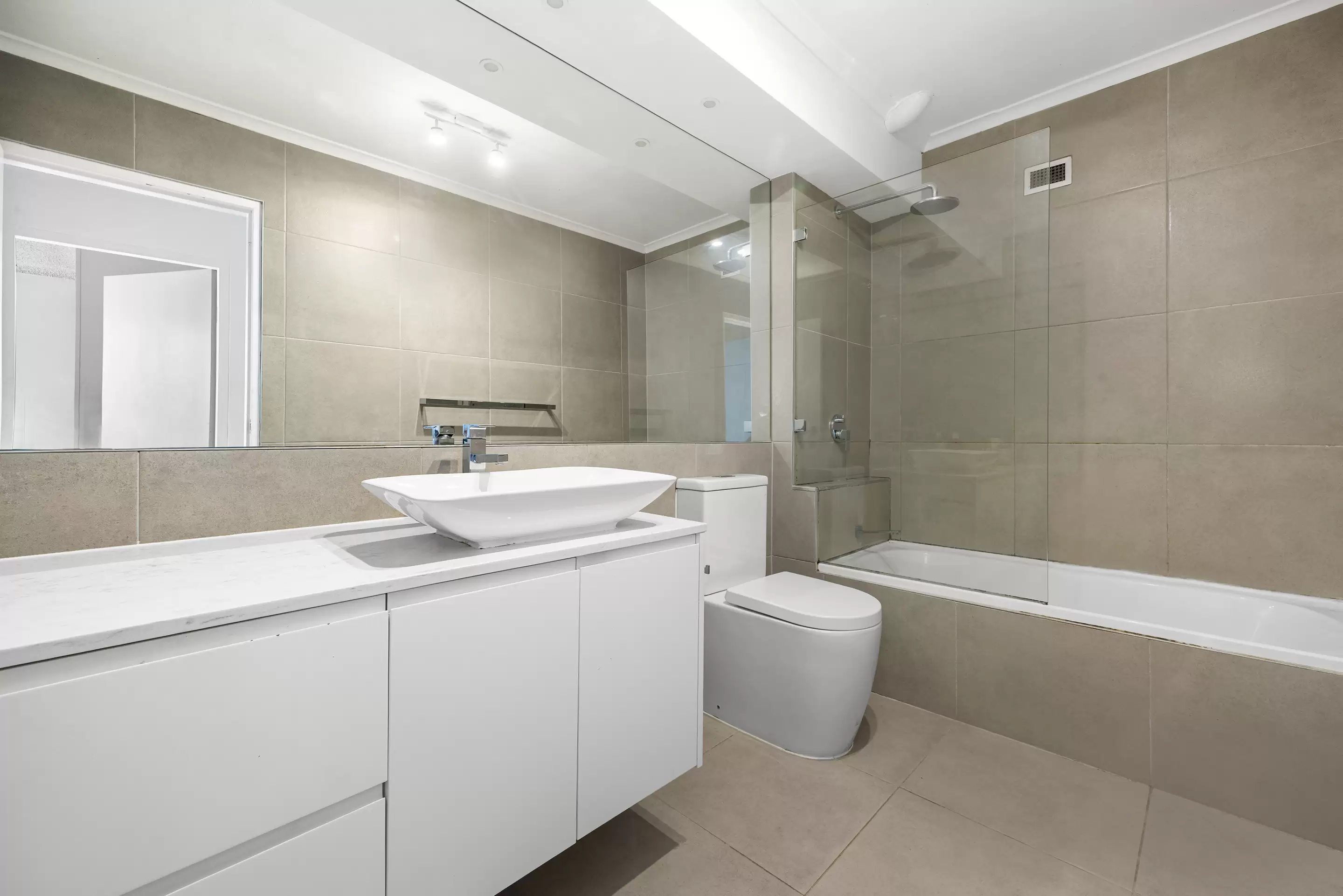2A/16 Bligh Place, Randwick Sold by Sydney Sotheby's International Realty - image 4