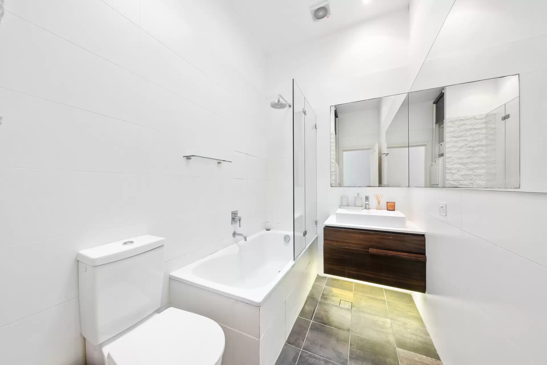 3 /52-54 Blenheim Street, Queens Park Leased by Sydney Sotheby's International Realty - image 1