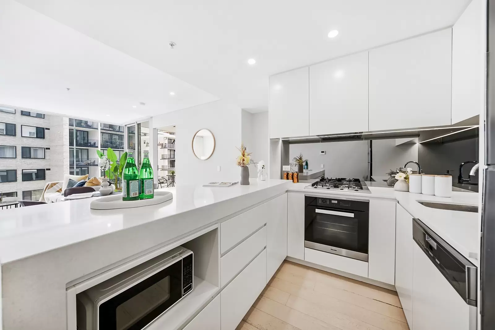601/350 Oxford Street, Bondi Junction For Sale by Sydney Sotheby's International Realty - image 4