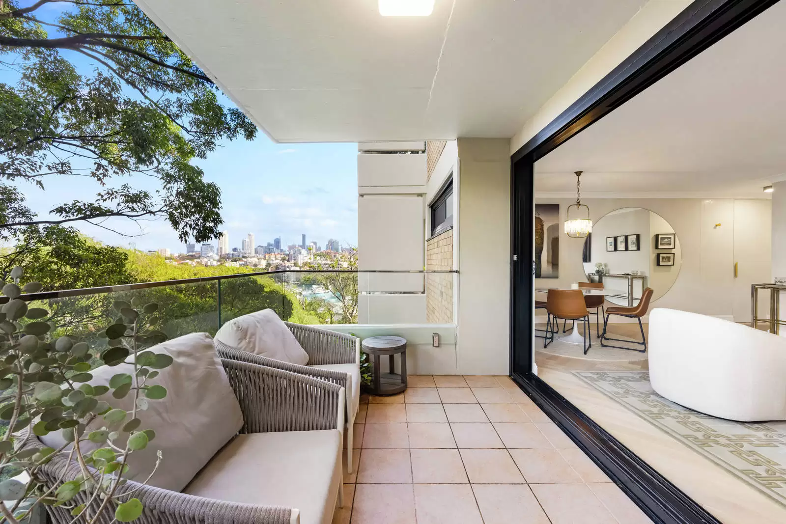 15/54 Darling Point Road, Darling Point Leased by Sydney Sotheby's International Realty - image 2