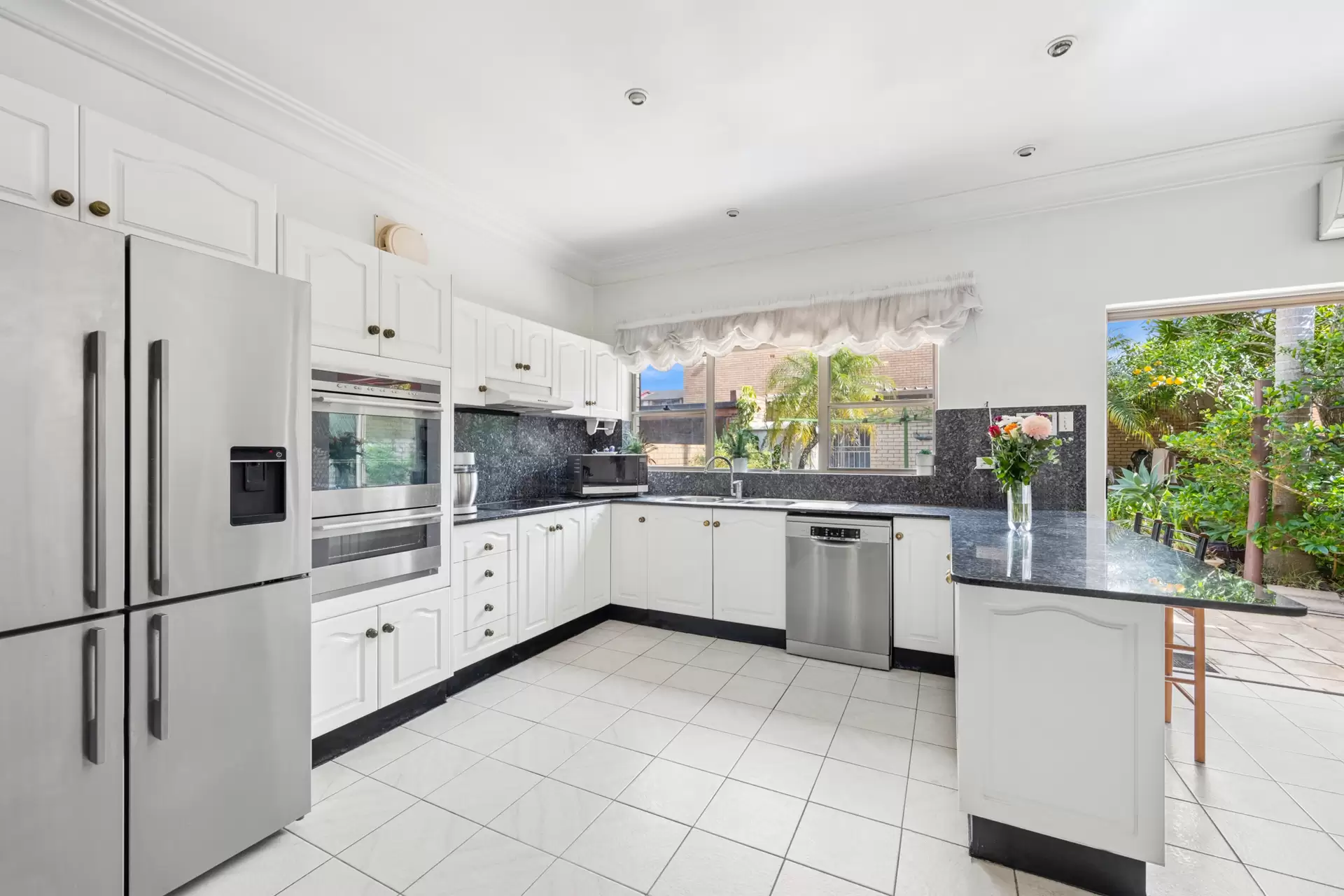 44 Middlemiss Street, Mascot For Sale by Sydney Sotheby's International Realty - image 3