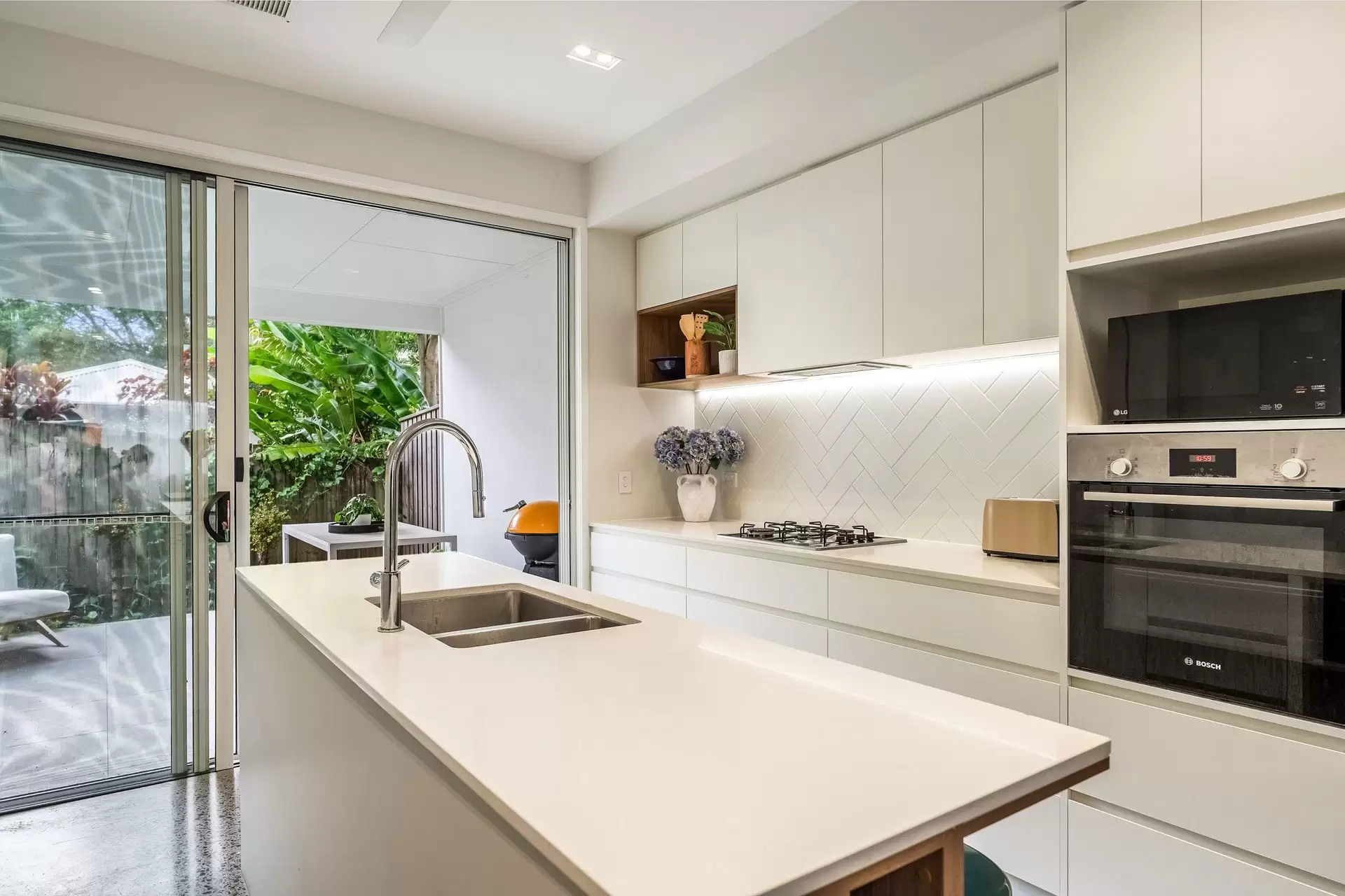 2/113 Paterson Street, Byron Bay Sold by Sydney Sotheby's International Realty - image 3