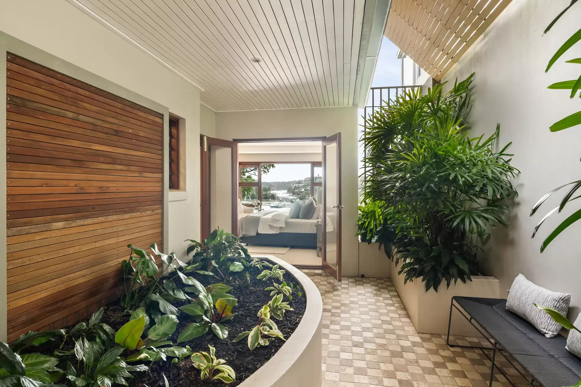 15 Peronne Avenue, Clontarf Sold by Sydney Sotheby's International Realty - image 12