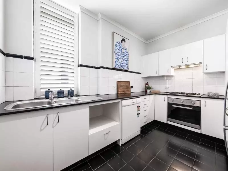 12/7 Wylde Street, Potts Point Leased by Sydney Sotheby's International Realty - image 3