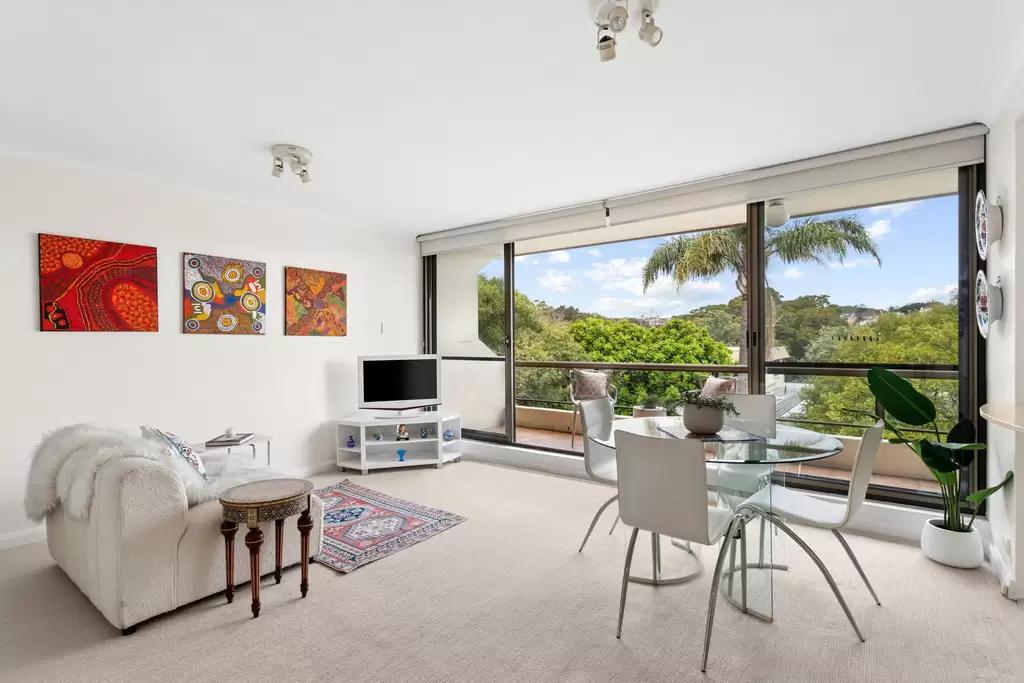 4/2 New Mclean Street, Edgecliff Sold by Sydney Sotheby's International Realty