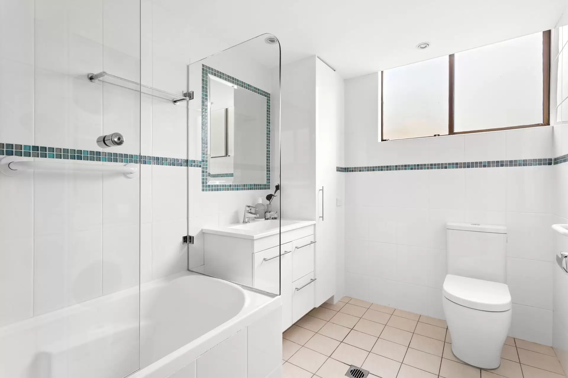 4/2 New Mclean Street, Edgecliff Sold by Sydney Sotheby's International Realty - image 5