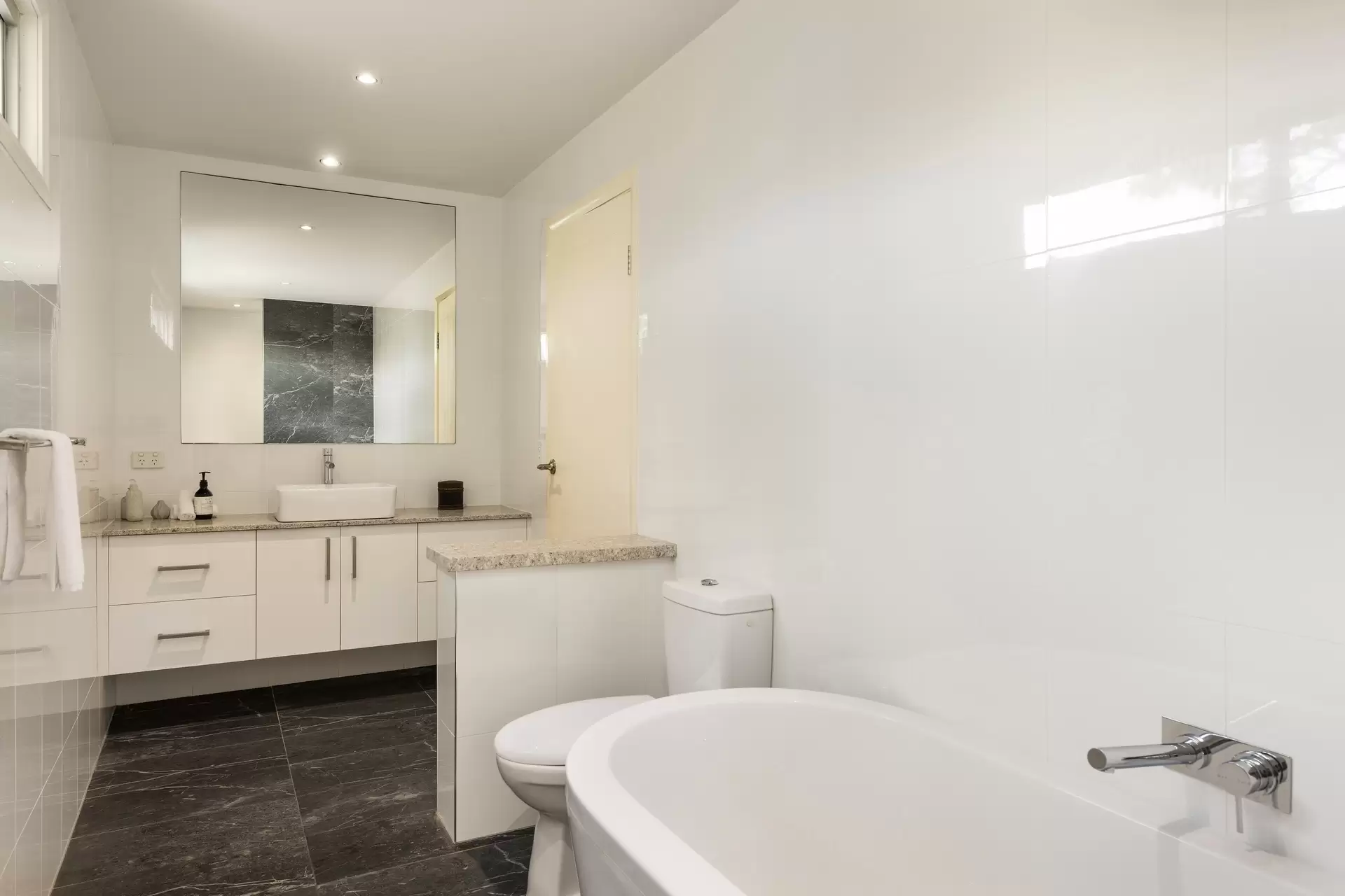 61 Tennyson Street, Byron Bay For Sale by Sydney Sotheby's International Realty - image 9