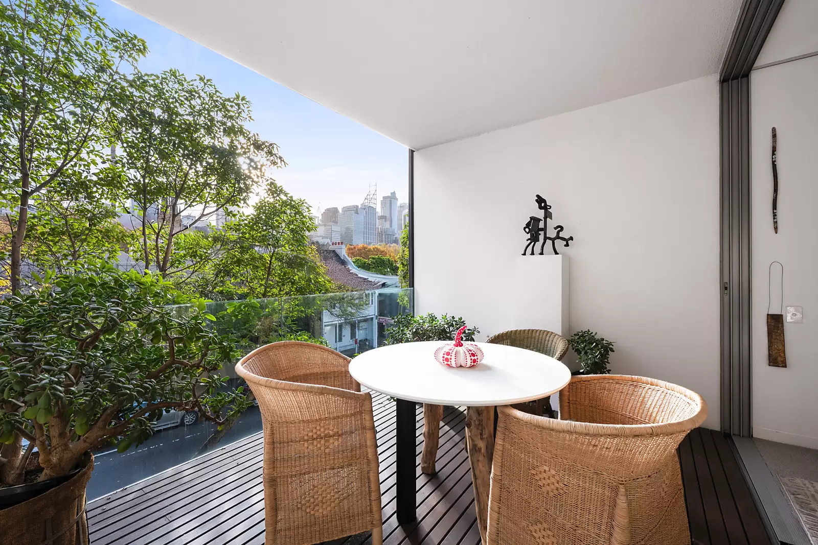 202/76-88 Crown Street, Woolloomooloo Sold by Sydney Sotheby's International Realty - image 2