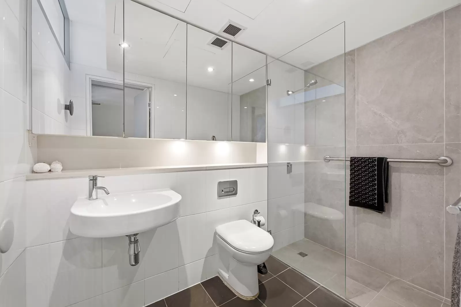 202/76-88 Crown Street, Woolloomooloo Sold by Sydney Sotheby's International Realty - image 10
