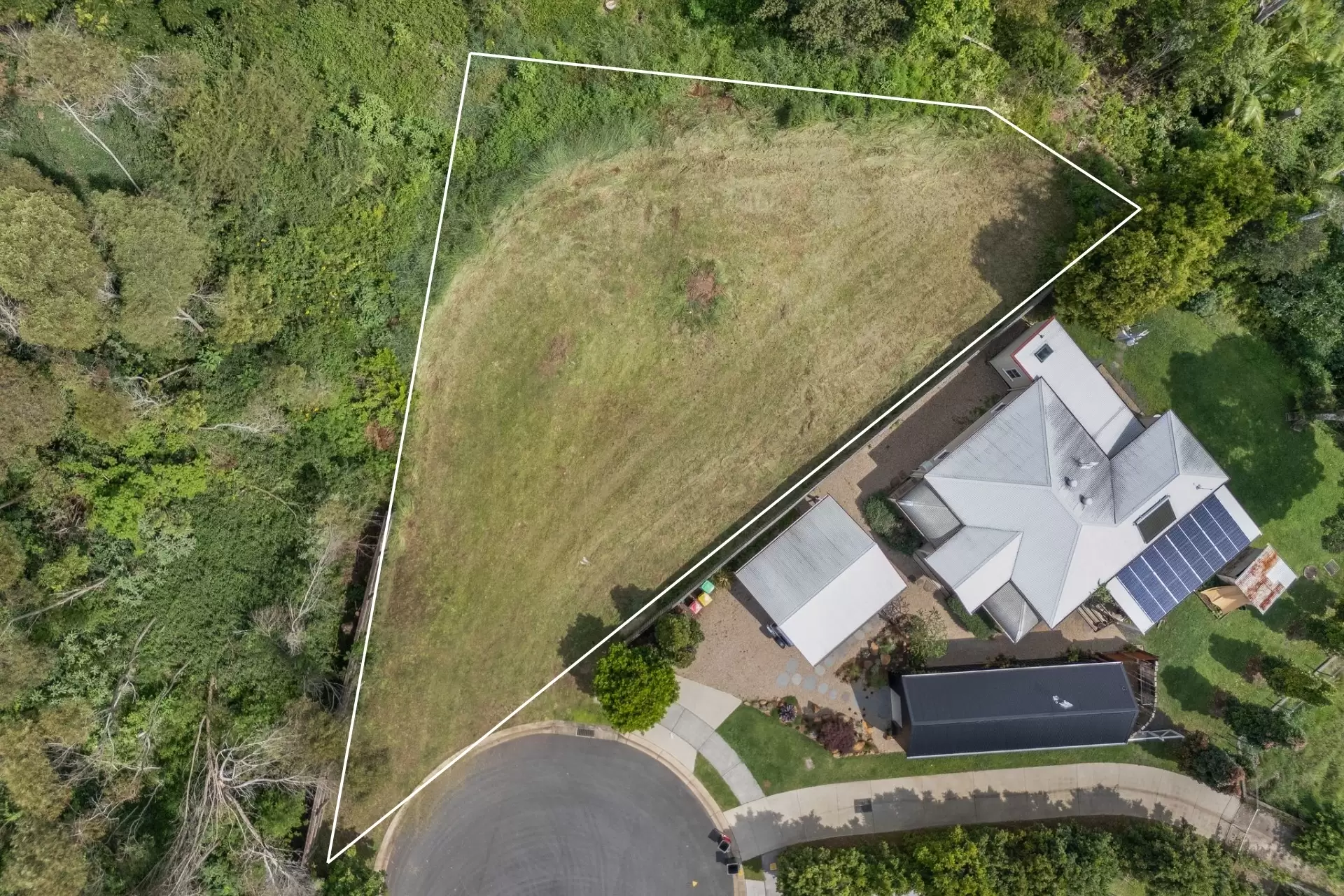 52 Blackwood Crescent, Bangalow Auction by Sydney Sotheby's International Realty - image 2