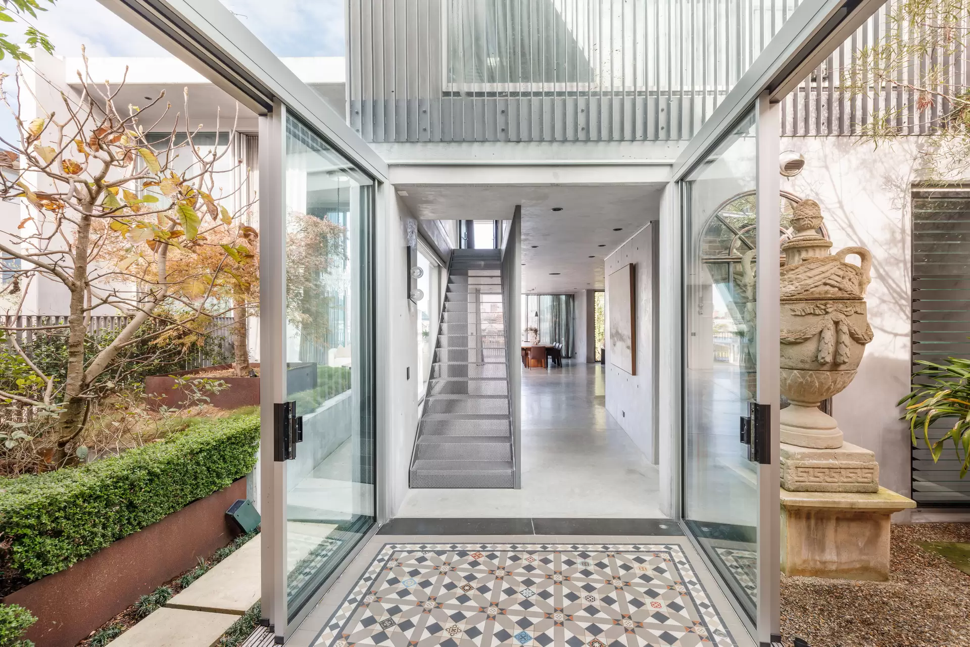 24 Pearson Street, Balmain East Auction by Sydney Sotheby's International Realty - image 1