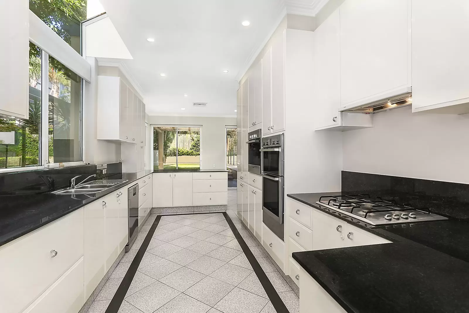 15 Kings Road, Vaucluse Leased by Sydney Sotheby's International Realty - image 6