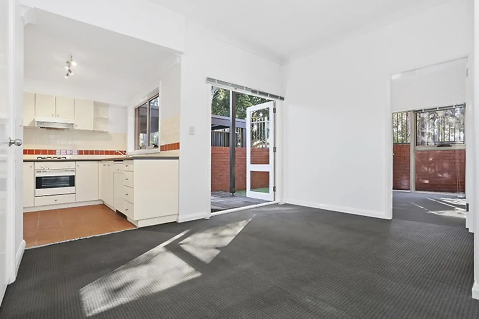 5/16-18 Franklyn Street, Glebe Leased by Sydney Sotheby's International Realty - image 2