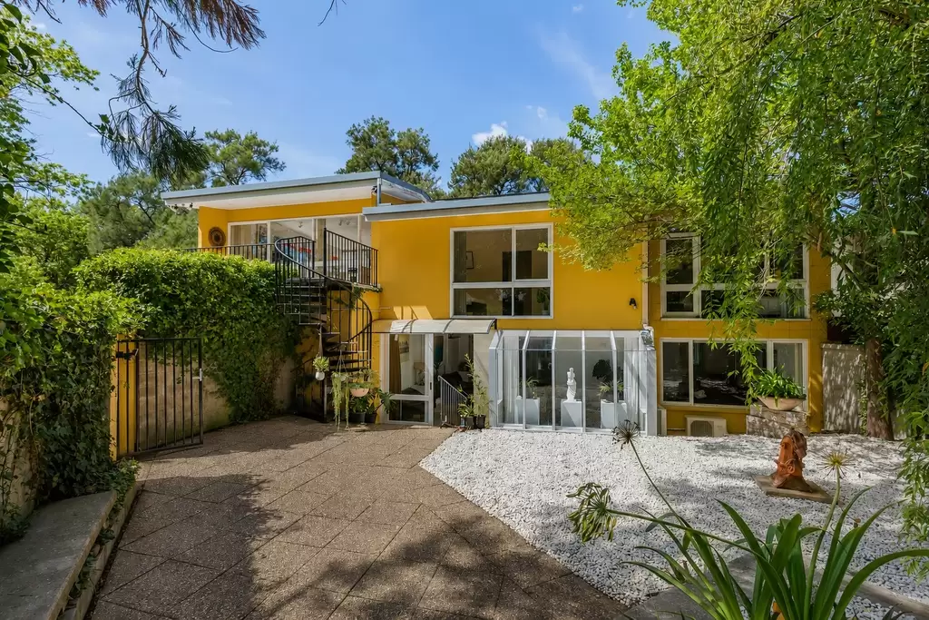 10 Schlich Street, Yarralumla For Sale by Sydney Sotheby's International Realty