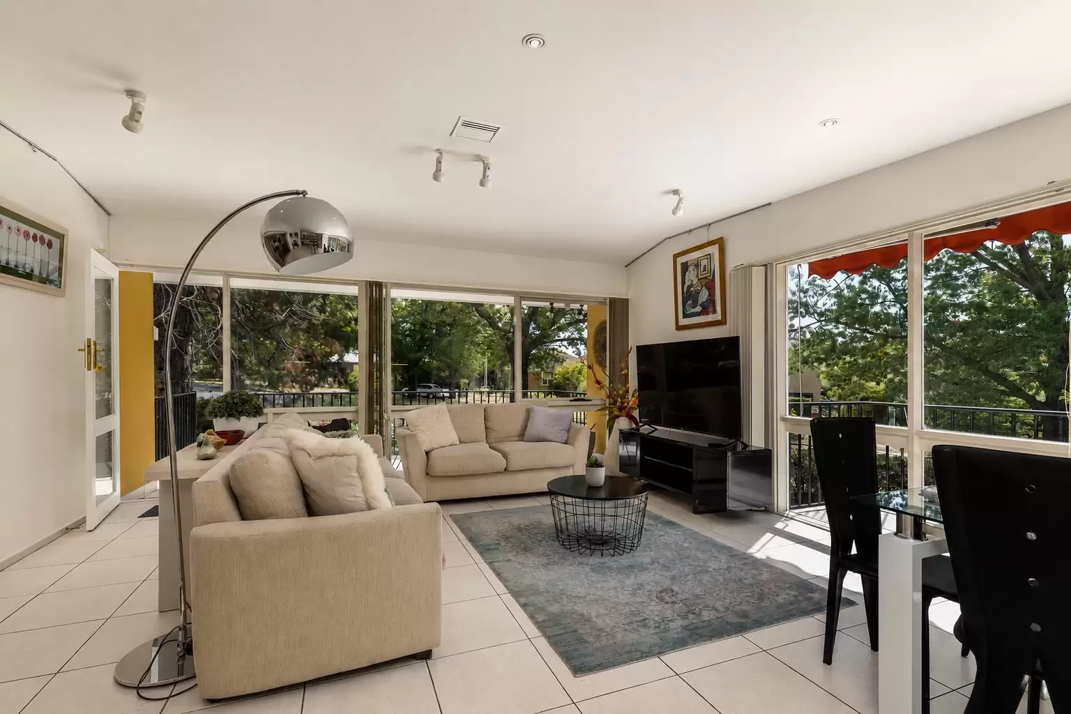 10 Schlich Street, Yarralumla For Sale by Sydney Sotheby's International Realty - image 9