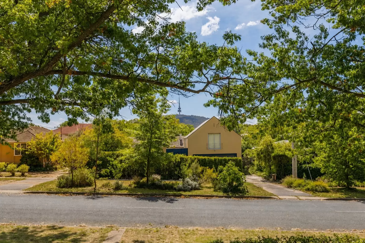 10 Schlich Street, Yarralumla For Sale by Sydney Sotheby's International Realty - image 4